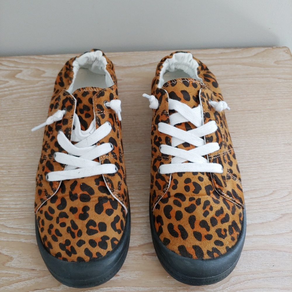 Shoes - Picture 1 of 4